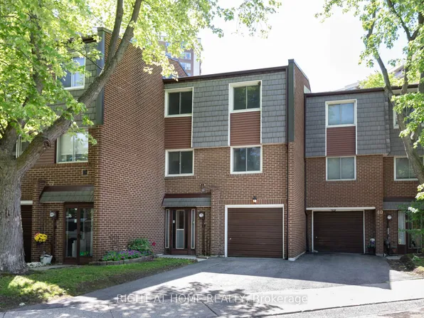 42 Vicora Linkway, Toronto, ON M3C 1B1