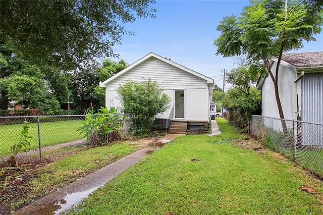 1029 Dolhonde St — Photo 13