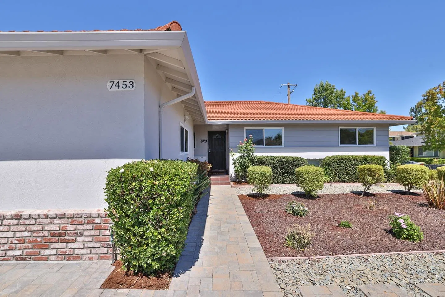 7453 De La Farge Dr — Photo 1