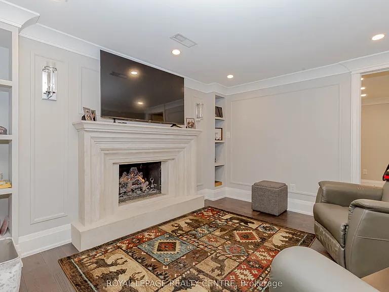 326 Slade Cres #LOWER — Photo 7