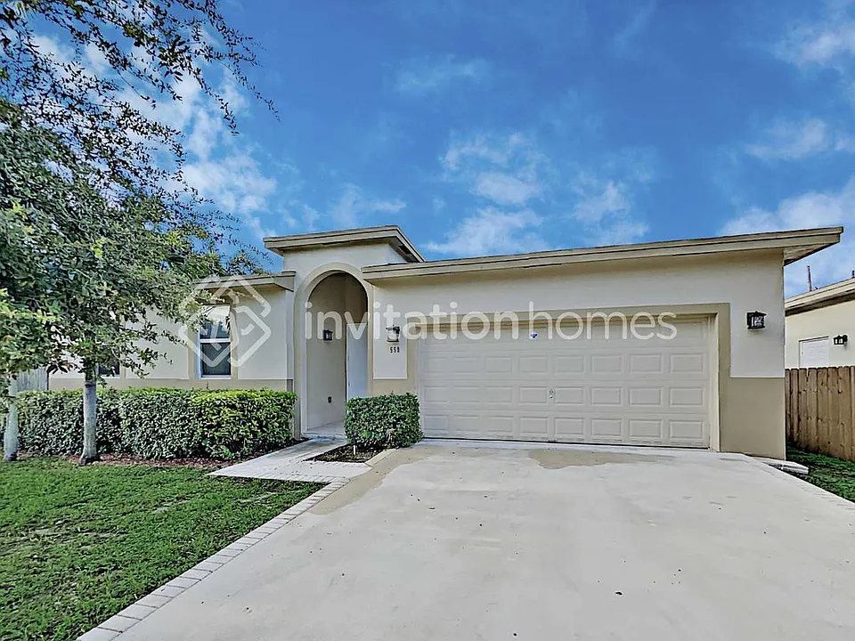 550 NE 15th Ct