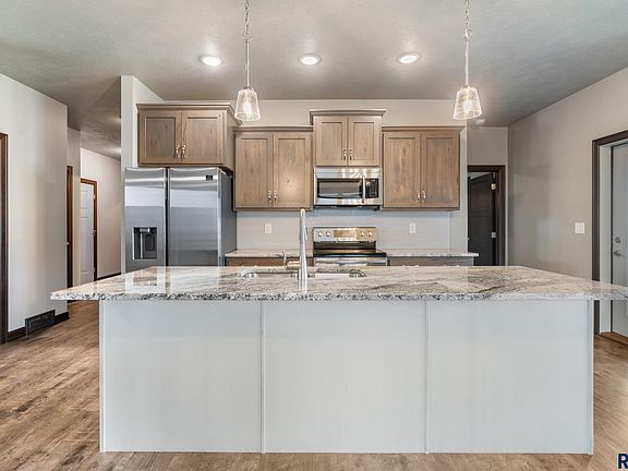3rd image of 1943 S Sonoma Pl