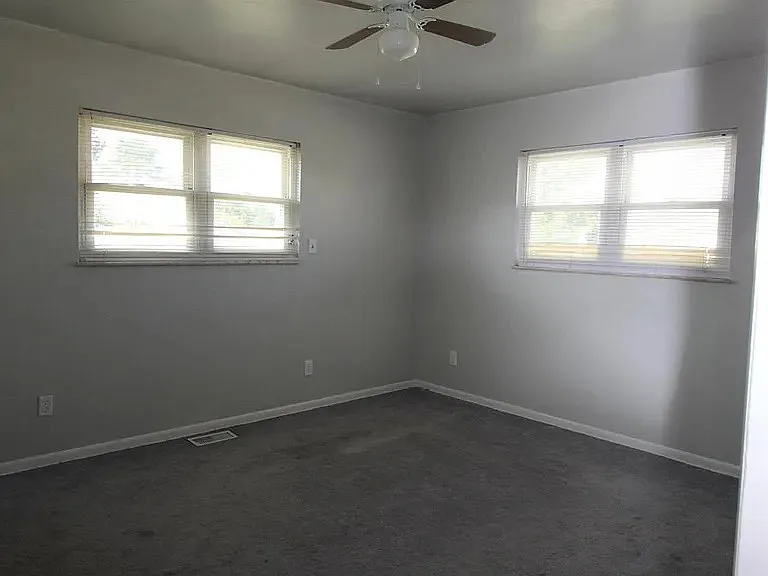 3 bed, 1100 sqft, $1,350 — Photo 2