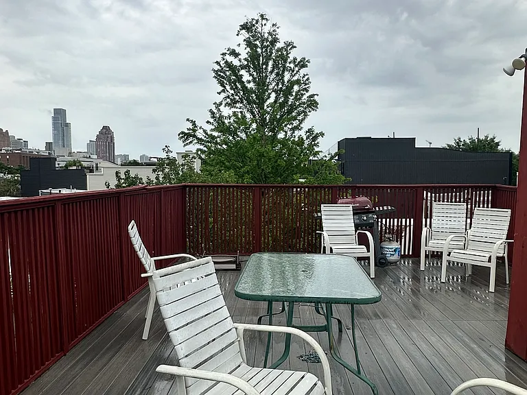 2061 Fitzwater St #1R — Photo 28