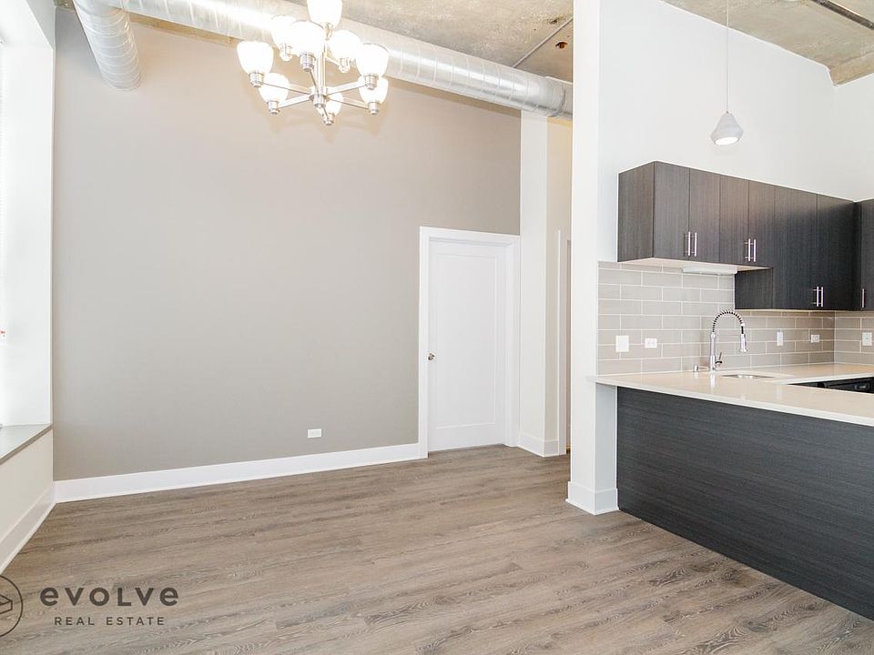1st image of 2036 S Michigan Ave APT 407