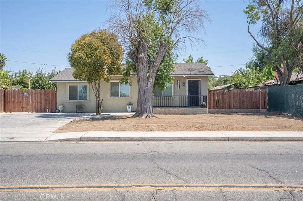 2330 Beachwood Dr photo 1
