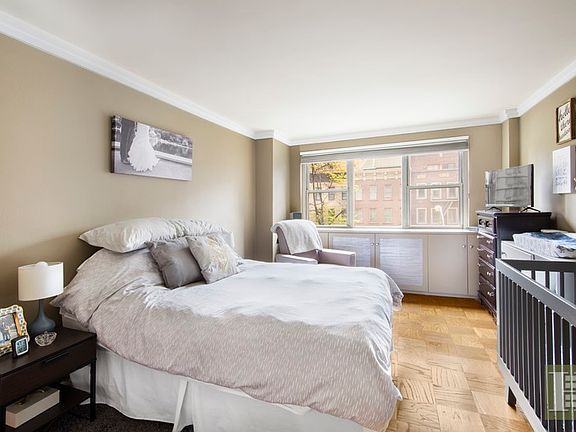 4th image of 333 E 79th St #4J