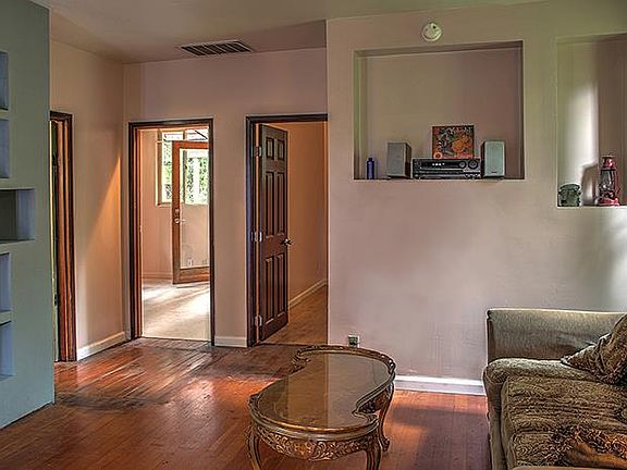 4th image of 660 Hillcrest Dr