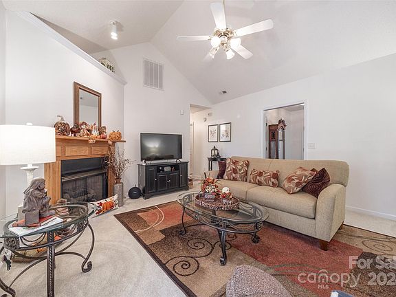 5th image of 819 Prestwick Dr