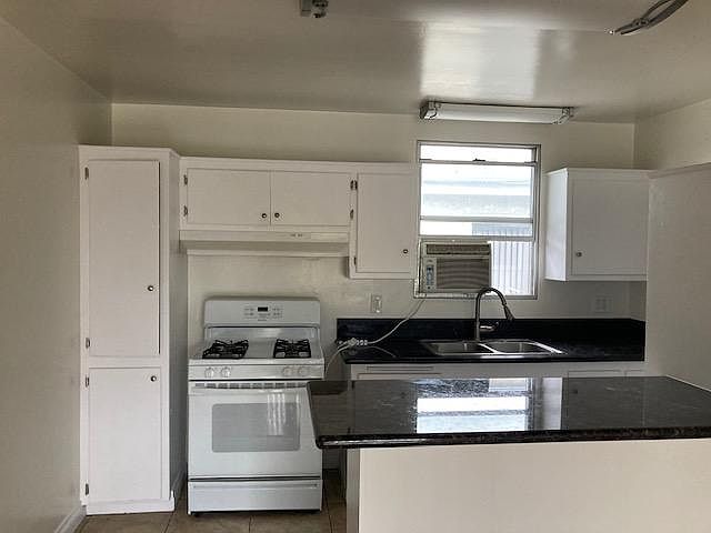 1st image of 13415 Victory Blvd #24