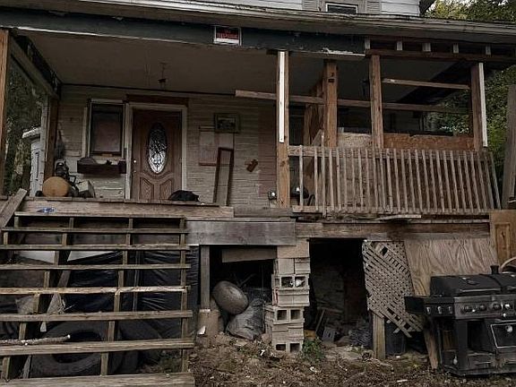 2nd image of 412 W 5th Ave #3