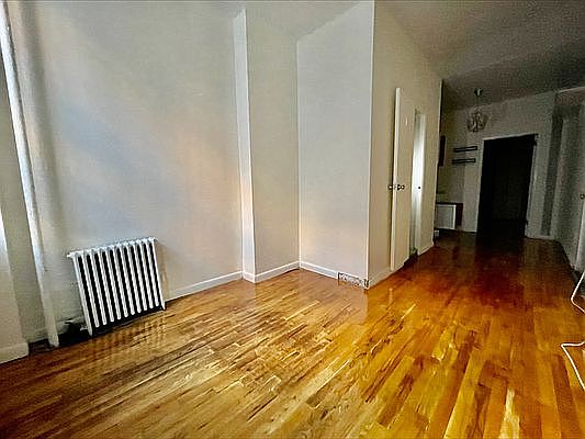 4th image of 344 E 9th St APT 5