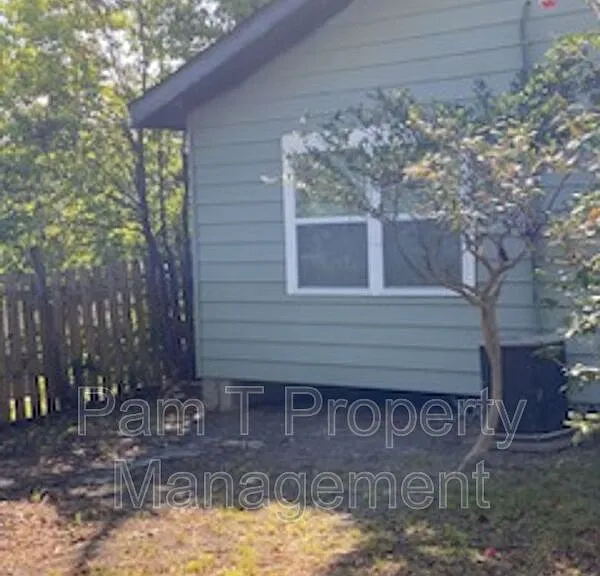 16 Helmken St — Photo 37