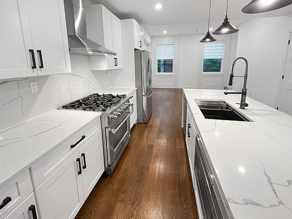 5th image of 352 De Graw St #1