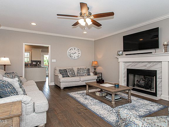3rd image of 6301 Mountain Rise Dr