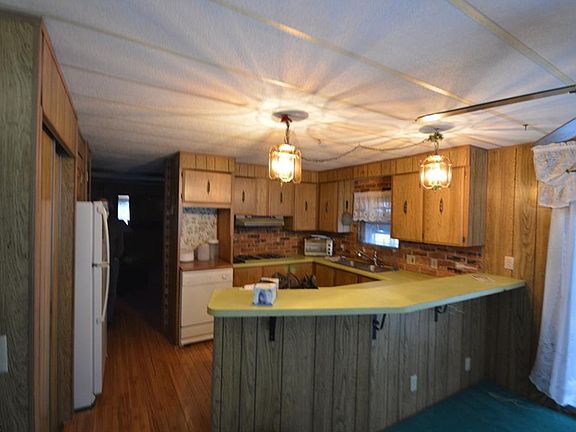 2nd image of 1494 Guenevere St