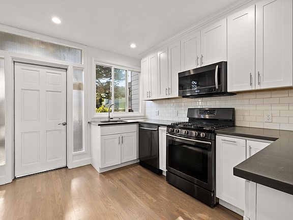 4th image of 1535 Lake St