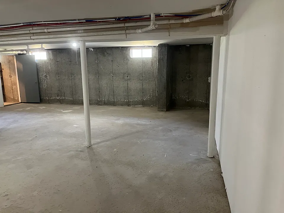 Building Photo 3