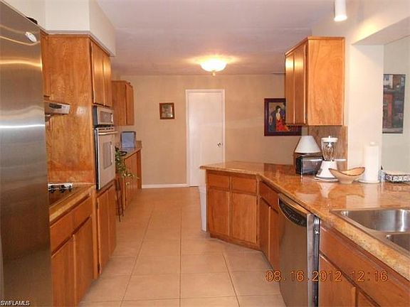 2nd image of 4615 SW 2nd Ave