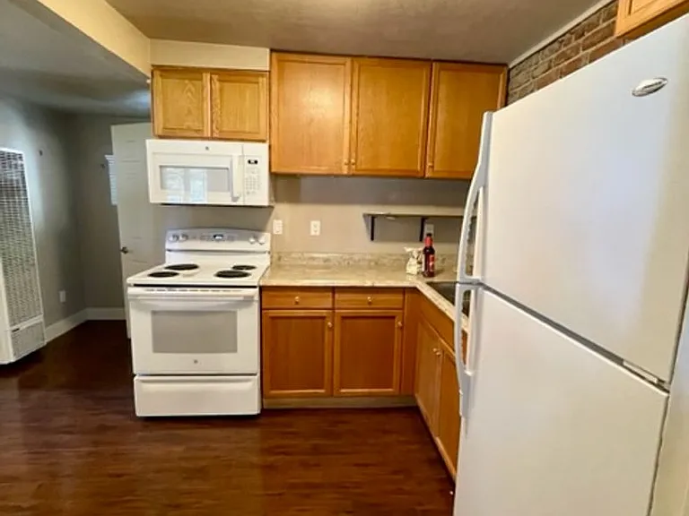 Newport Ave Triplex - 00404-NEWP-00 — Photo 7