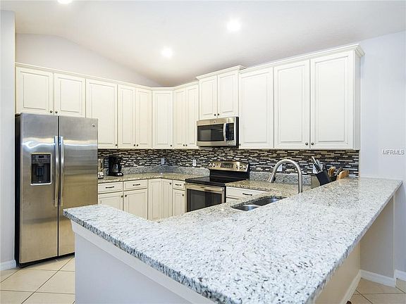 5th image of 10211 Lenox St