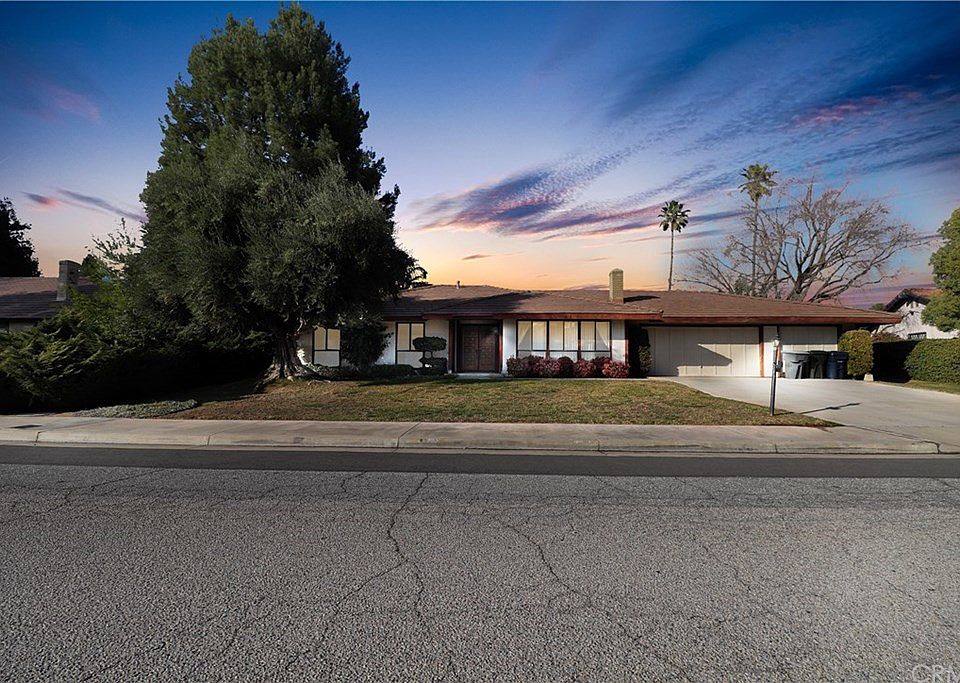 1st image of 1641 Camelot Dr