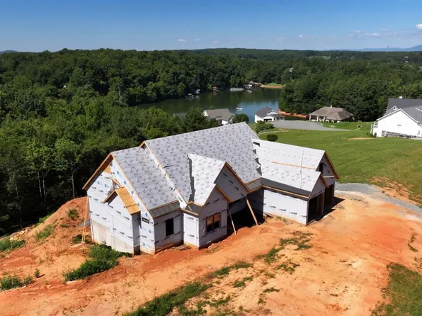 47 Camellia Pl, Moneta, VA 24121