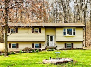 155 Pin Oak Ln, Tannersville, PA 18372