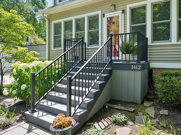 3rd image of 1412 Leonard Pl