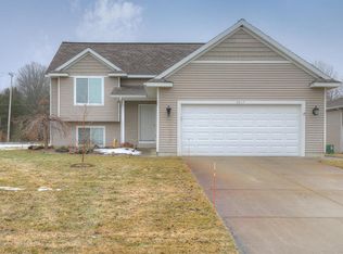 3827 Hare Ln, Dorr, MI 49323