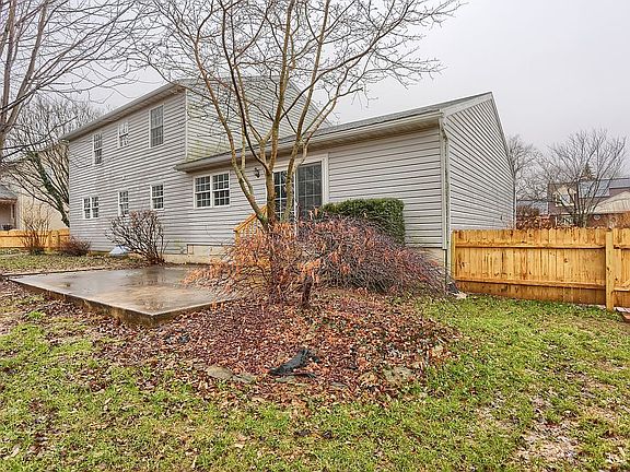 5th image of 19 Carriage Dr