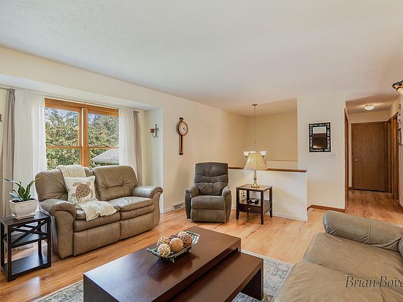 3rd image of 2446 Dewberry Dr NE