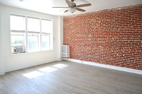 St. Charles Studio Apartments Photo 1