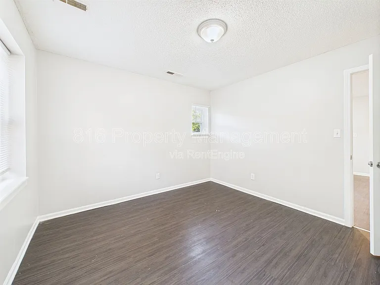 1229 W Hayward Ave #C — Photo 9