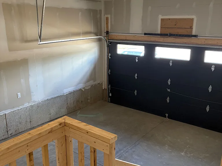 102 Gort Ave — Photo 7