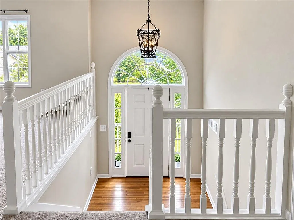 4 bed, 3.0 bath, 1490 sqft, $2,300 — Photo 2