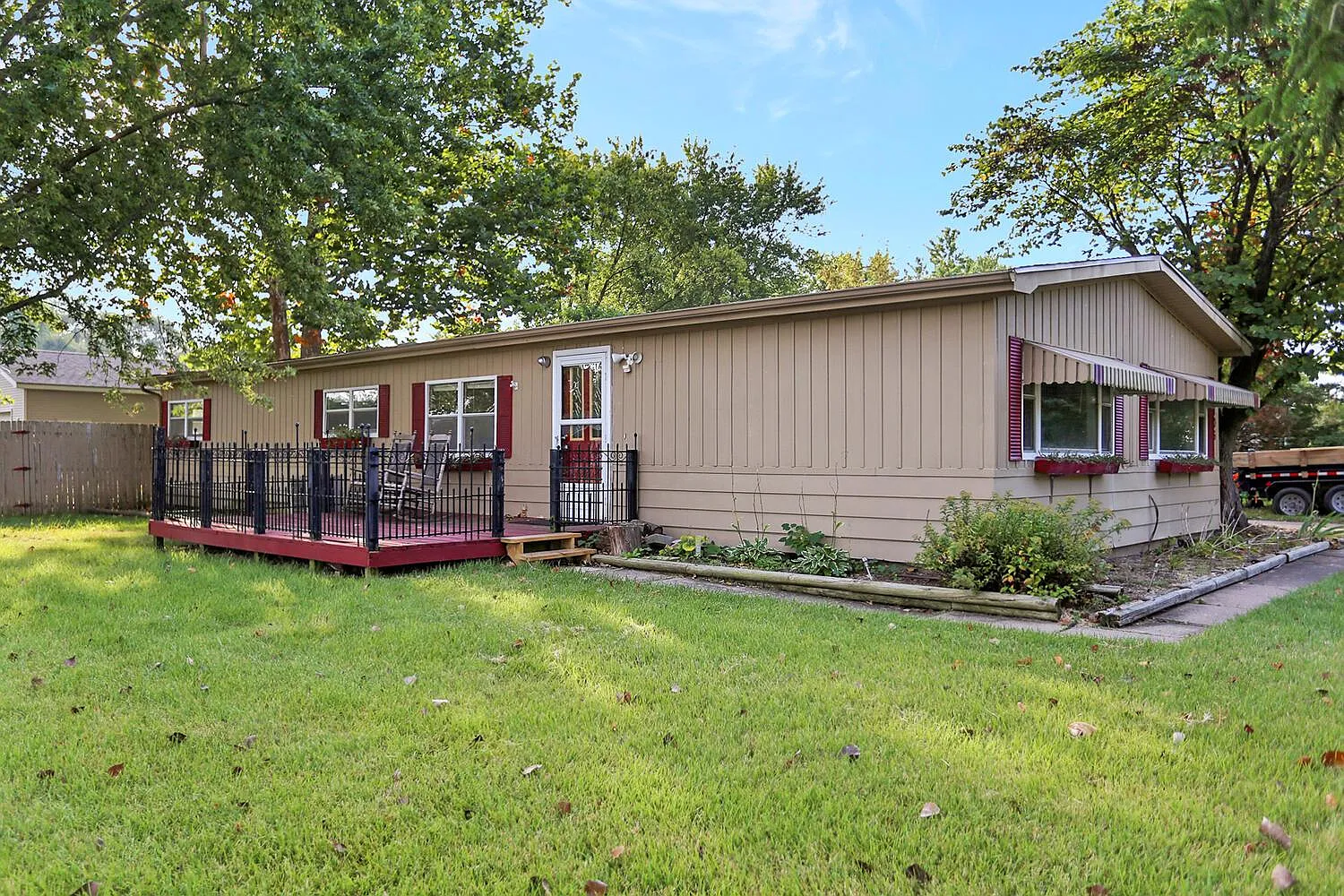 1106 Thomas Ct photo 1