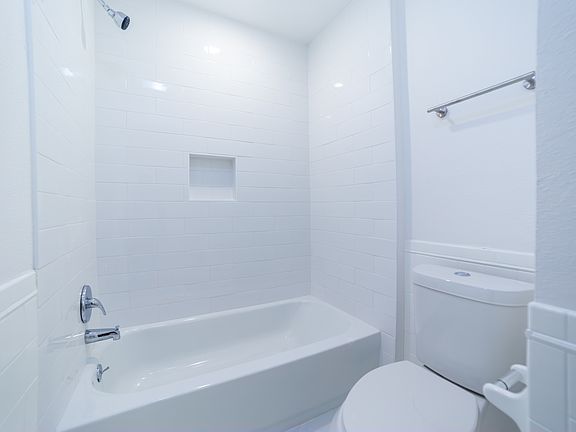 4th image of 309 Royal Dr #A