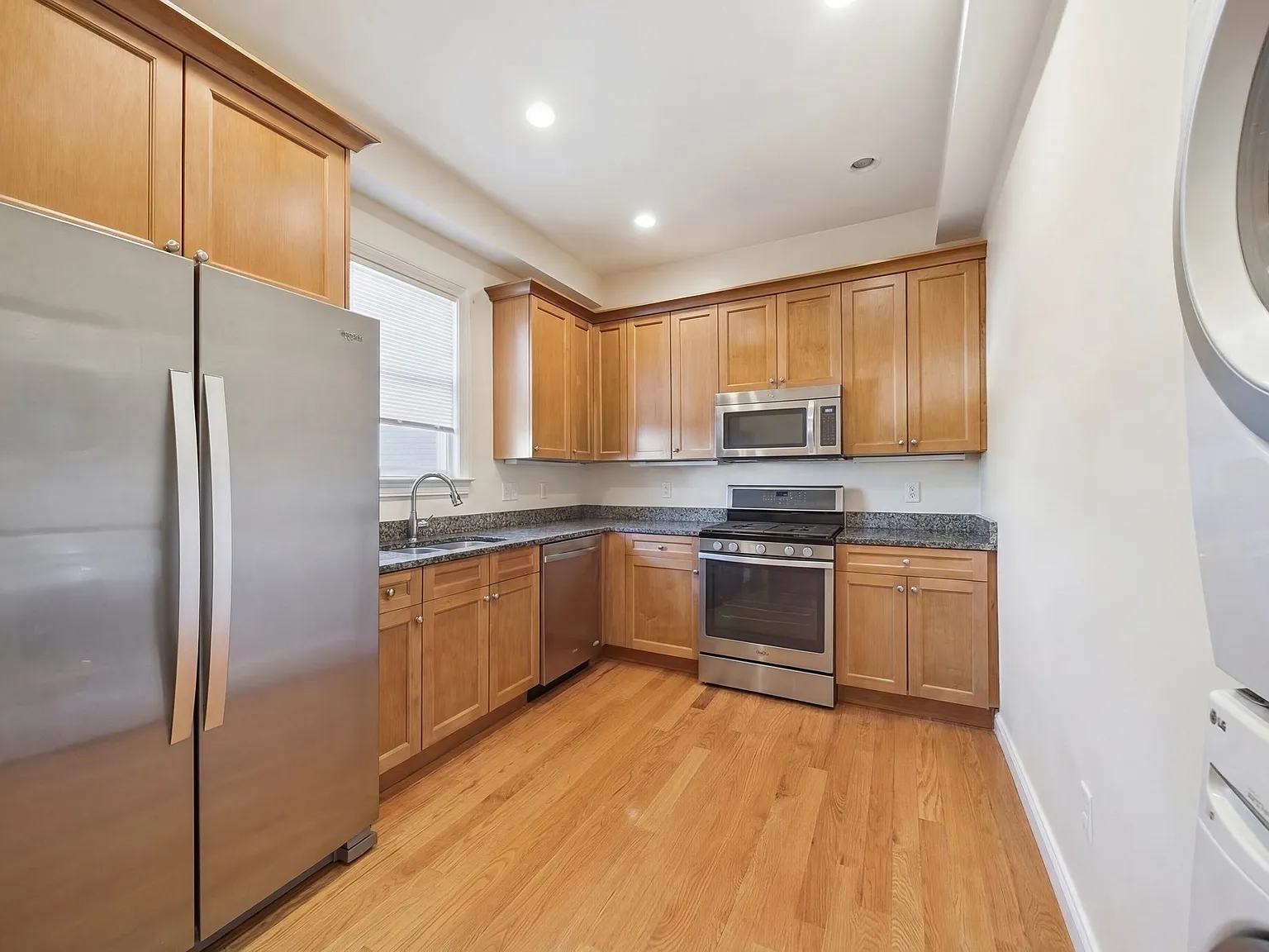 4 bed, 2.0 bath, 1624 sqft, $4,000 — Photo 4