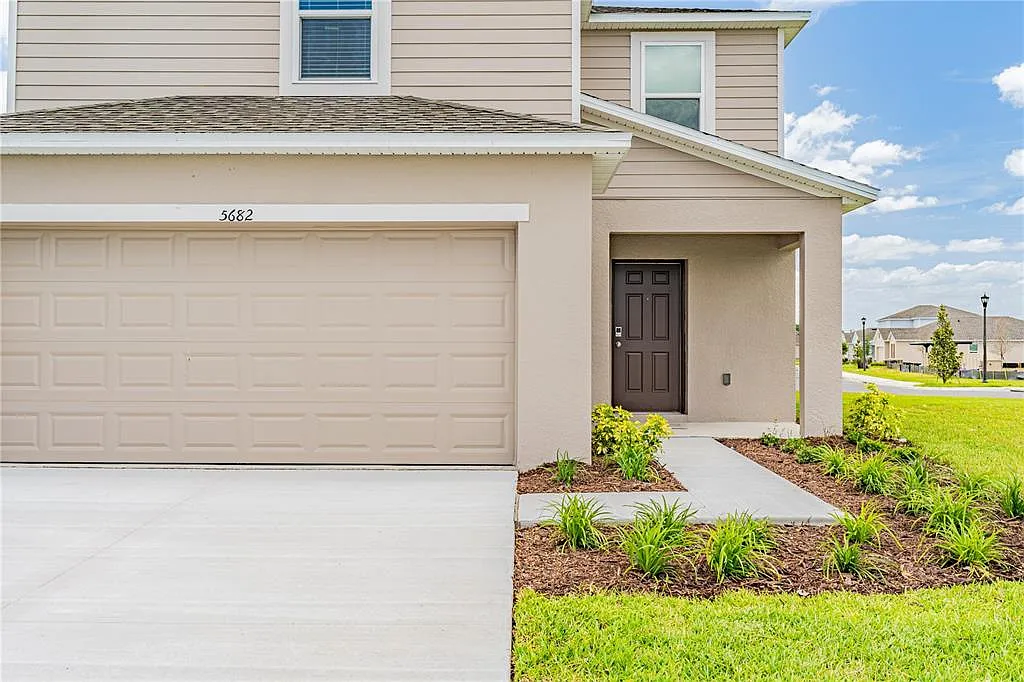 3 bed, 2.5 bath, 1853 sqft, $2,200 — Photo 2
