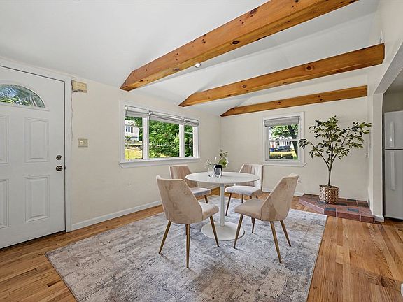 2nd image of 12 Vista Cir