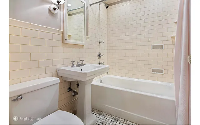 Sold by Douglas Elliman | media 24