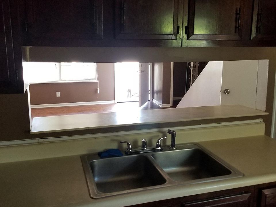 2nd image of 221 Donalynn Dr APT A