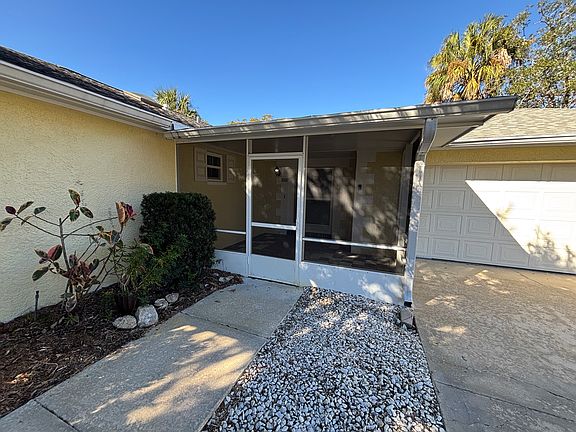5th image of 22 Oakmont Cir