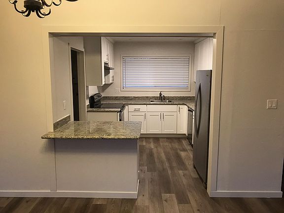 4th image of 6684 Gloria Dr