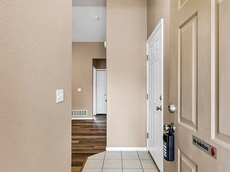 5686 Sunshade Point — Photo 32