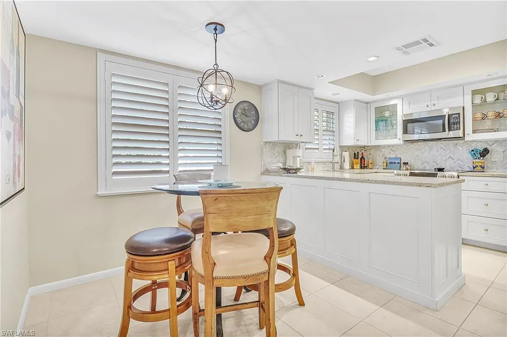 2 bed, 2.0 bath, 1180 sqft, $8,500 — Photo 2