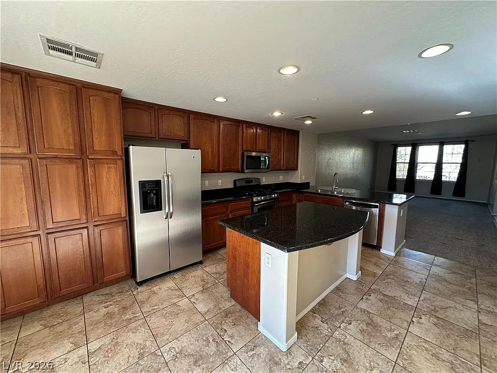 3 bed, 3.5 bath, 2366 sqft, $2,250 — Photo 3