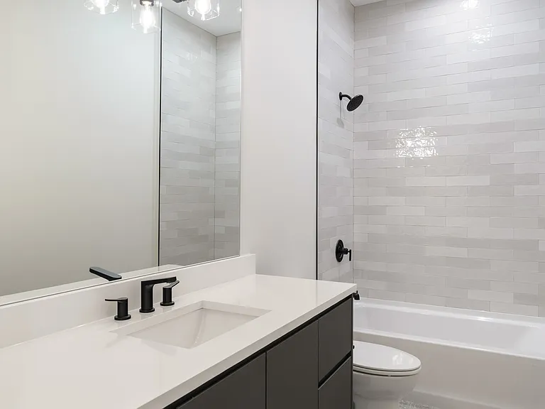 416 E 50th Pl #3W — Photo 18