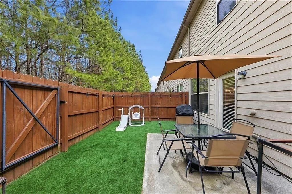 3 bed, 2.5 bath, 1922 sqft, $2,600 — Photo 4